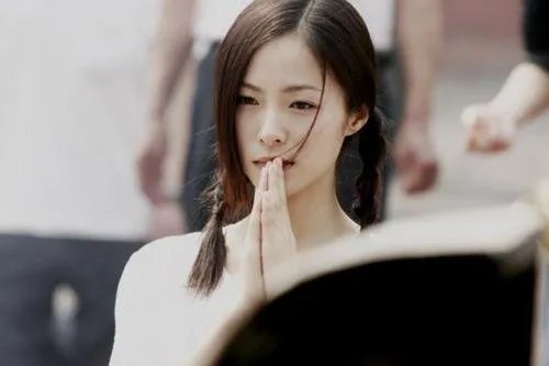 为何很多人认为江一燕落得如此下场跟邓超脱不了干系？