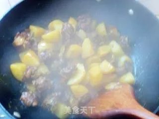 土豆烧排骨