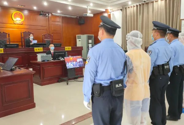 被投毒百草枯女孩已能站立，此女孩的家属该如何维权？