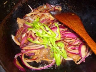 洋葱炒肉