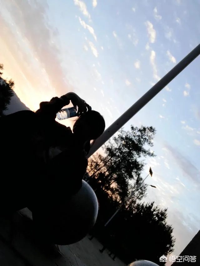 想学习摄影,去培训机构好还是自学好?