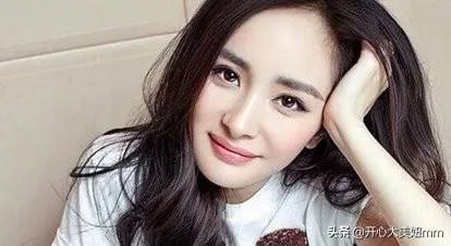 刘恺威和女儿同台，小糯米正脸首曝光，你觉得长得像杨幂小时候吗？