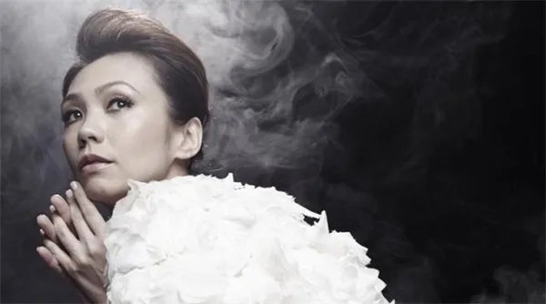 陈洁仪心动歌词鉴赏 其好听的歌曲不只有心动