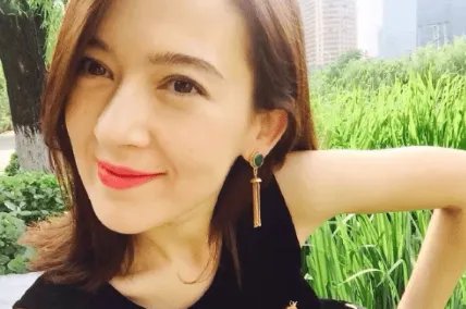 央视主持人尼格买提被妻子取关微博，双方7年无互动，曾传婚变，怎么回事？