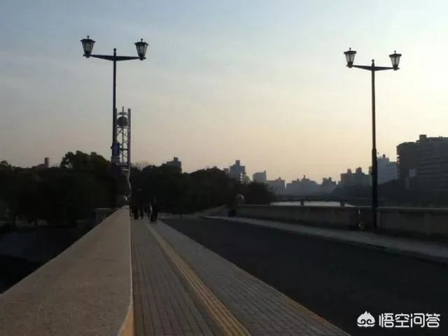 距离原子弹的爆炸已经过去很久了，现在的日本长崎与广岛还残留核辐射吗？对此你怎么看？