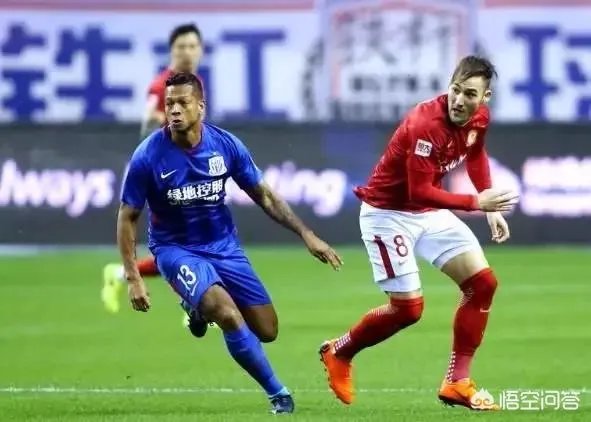 申花2比2战平恒大止住连胜，如何看待两支亚冠球队上下半场如此差异的表现？