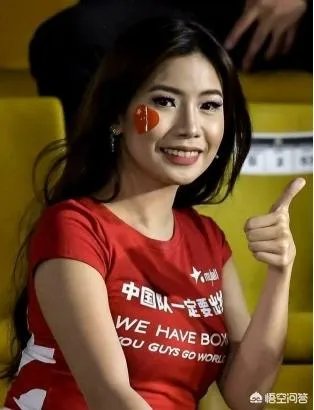 世预赛中国队vs菲律宾看台风景被忽略，美女组团为国足加油，为何都是外国人的模样？