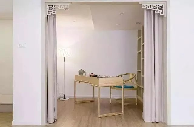 180㎡带庭院的中式原木风,客厅背景墙太美了!