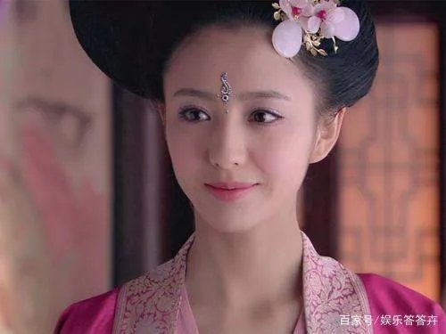 哪些明星的发际线超出了你的想象？