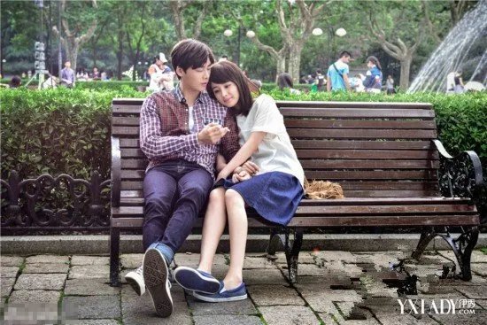 杨幂遭李易峰强吻图片大曝光两人拍摄《怦然星动》时常笑场