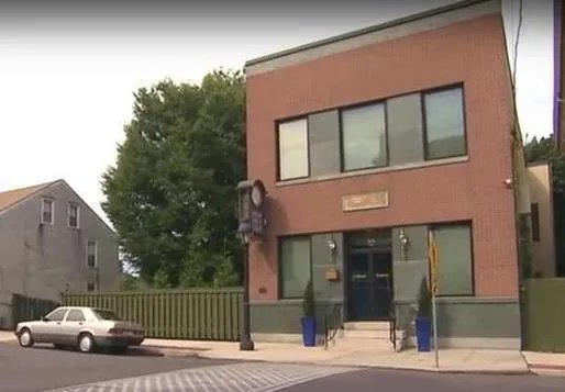 女子买下旧银行大楼 现惊人一幕：变化惊人（图）