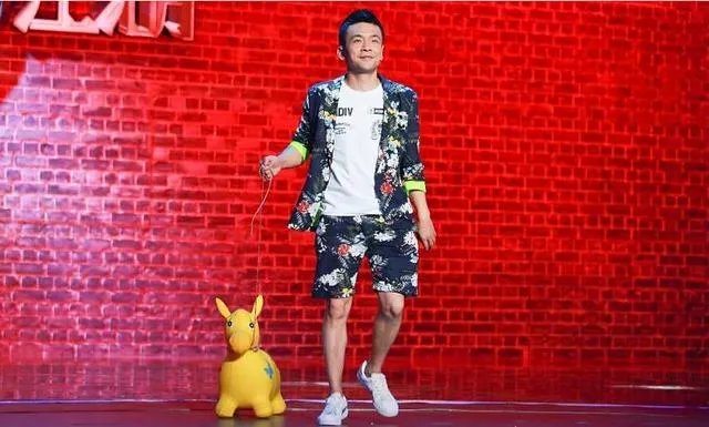 到底该怎么评价周云鹏的喜剧？