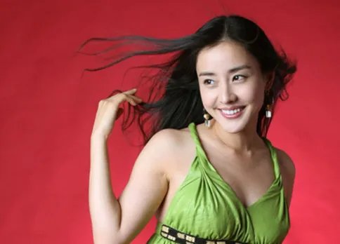 李东旭女友朴恩惠大婚 网友庆幸新郎不是男神李东旭