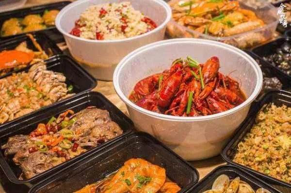 外卖有头发，老板带员工剪寸头，该不该因为顾客牺牲员工？