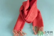 羊绒围巾可以水洗吗？羊绒围巾在家能水洗吗？