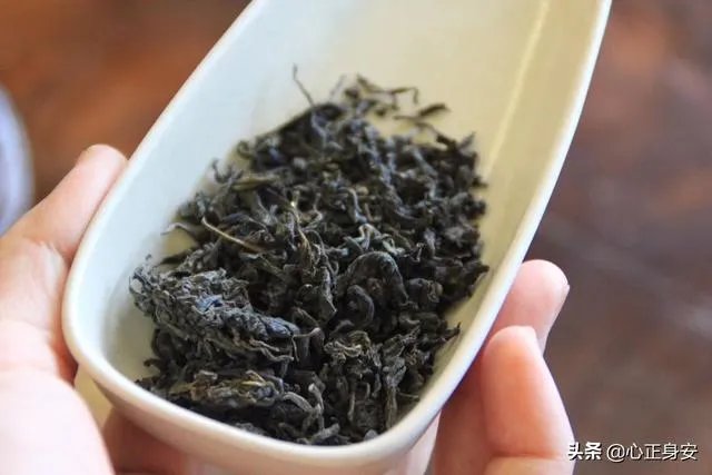 各位觉得湘益的黑茶跟中茶黑茶比哪个好？