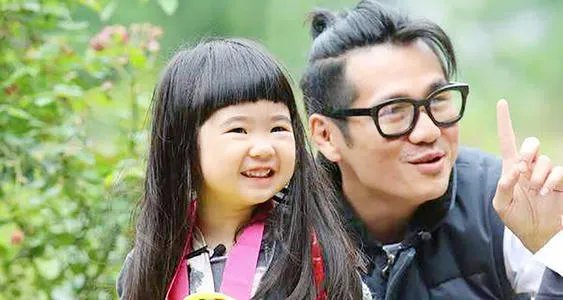 曹格儿子女儿长大了，你喜欢他们小时候还是现在呢？