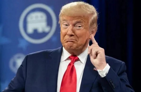 特朗普与CNN就疫情开撕，双方到底谁持的观点更符合美国的真实情形？