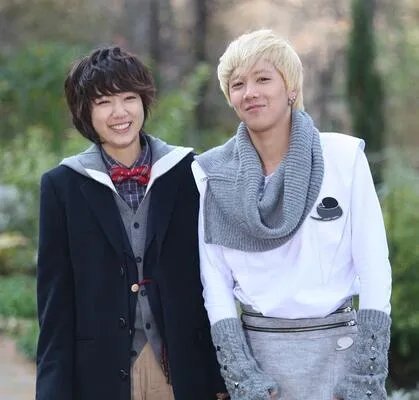 李弘基女友朴信惠是真的么 粉丝大呼在一起