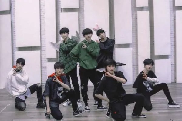 宋亚轩说希望时代少年团可以举办十二周年演唱会，你对这个团有何期待？