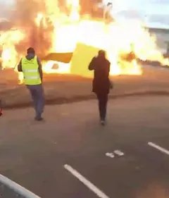 巴黎郊区发生爆炸是怎么回事？