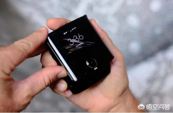 摩托罗拉新推出的折叠手机怎么样?值不值得买?