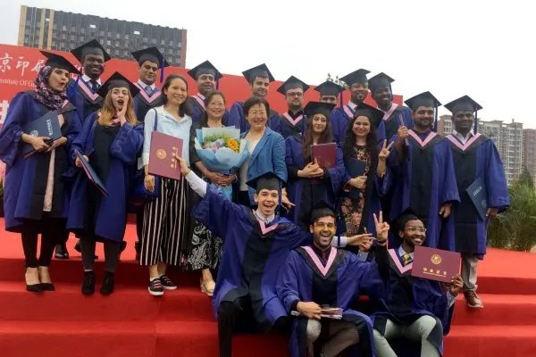 30多所高校清退1300多名研究生,为何有人不能毕业?