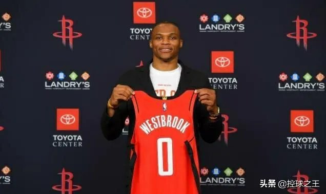 记者：与哈登怎么分配球权？威少：我不接触球也能影响比赛，大家怎么看？