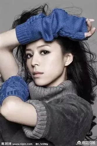 曾经在娱乐圈中红极一时的女明星张静初。为什么惨遭雪藏?