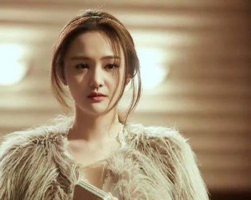 郑爽终于洗白了直播耍大牌事件，当时为何她不解释？