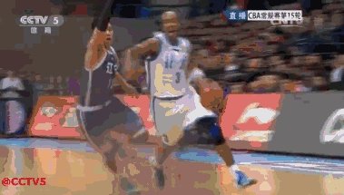 为什么李春江指导会在比赛中让队员对马布里上腿?当时是什么情况?