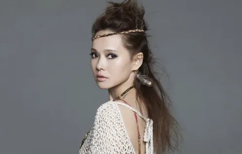 哈利开微博，伊能静发文：你不再是伊能静儿子，你是你自己，怎么回事？