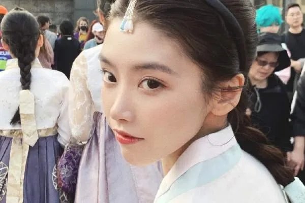 刘阳回应后阿沁朋友再曝光，刘阳与小三在杭州逛街？