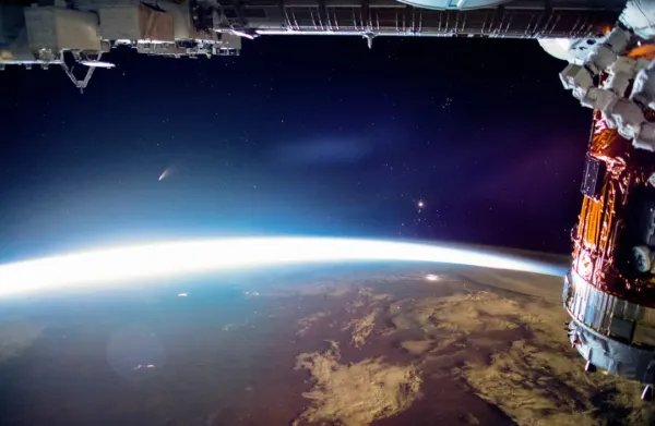 SpaceX龙飞船返回地球，飞船上的两名宇航员都是谁？