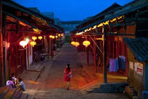 巴黎圣母院失火后或无法挽救，为何我国古建筑多为木质却很少失火？