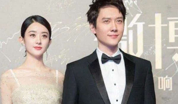 曝冯绍峰带儿子探班赵丽颖是真的吗？