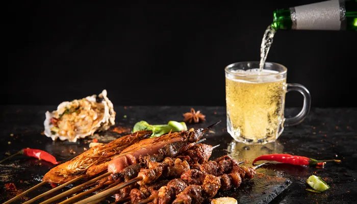 黑啤和普通啤酒的区别 黑啤和啤酒有什么不同