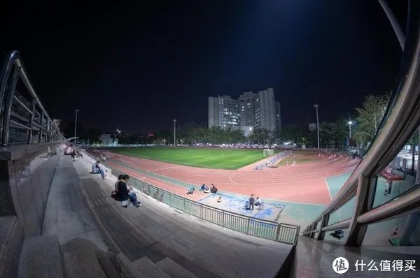 穷玩无反 篇四：高性价比鱼眼之选：三阳(walimex) 8mm f2.8鱼眼镜头