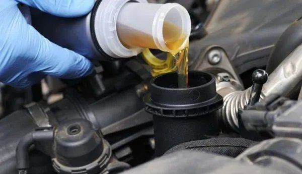 请问 壳牌黄喜力HX6 10W-40是办合成机油吗？