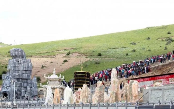 天葬礼真实照片：揭秘色达天葬全过程（图文）