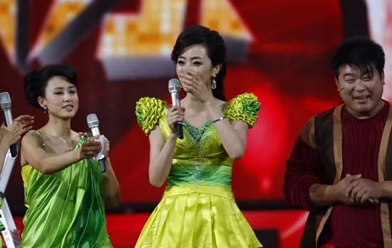 李思思吓哭美妆被哭花  一起盘点女主播落泪瞬间