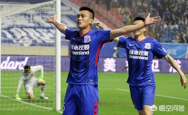 申花2比2战平恒大止住连胜，如何看待两支亚冠球队上下半场如此差异的表现？