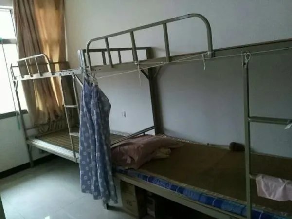 大学新生开学,校园双层床存在哪些隐患?