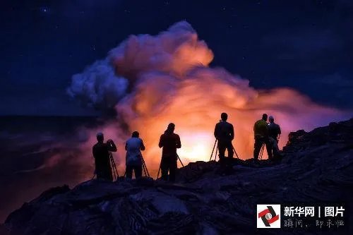 摄影师拍岩浆入海怎么回事?