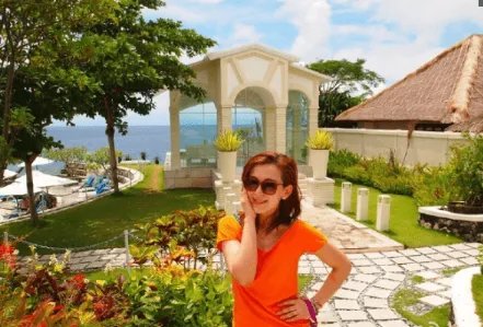 央视主持人尼格买提被妻子取关微博，双方7年无互动，曾传婚变，怎么回事？