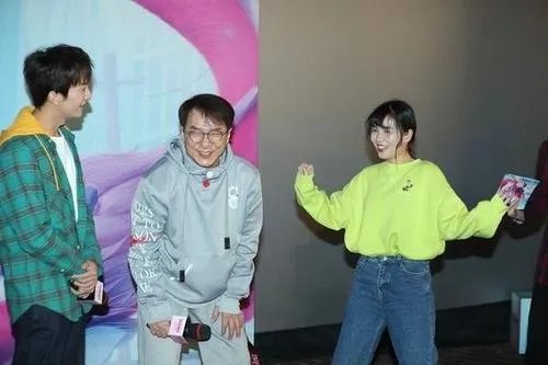 成龙宣传电影疑似腰伤复发是怎么