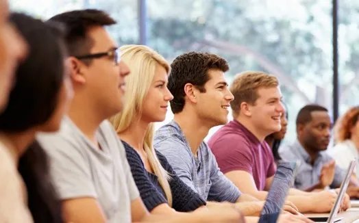 上海一名初中生发现教科书用图有误，如何评价这名学生？