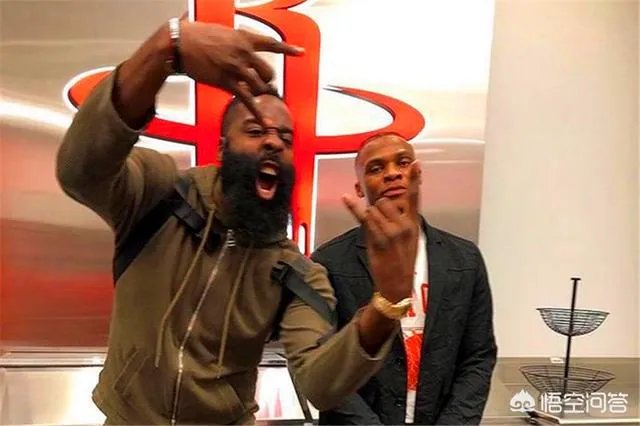 记者：与哈登怎么分配球权？威少：我不接触球也能影响比赛，大家怎么看？