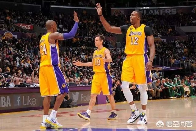 霍华德当年作势肘击科比,科比毫不退缩,他是毫无畏惧还是认为魔兽不敢肘击他?