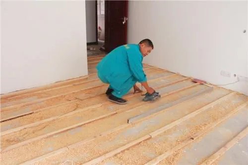 铺地板前地面怎么处理 铺地板前地面清理步骤